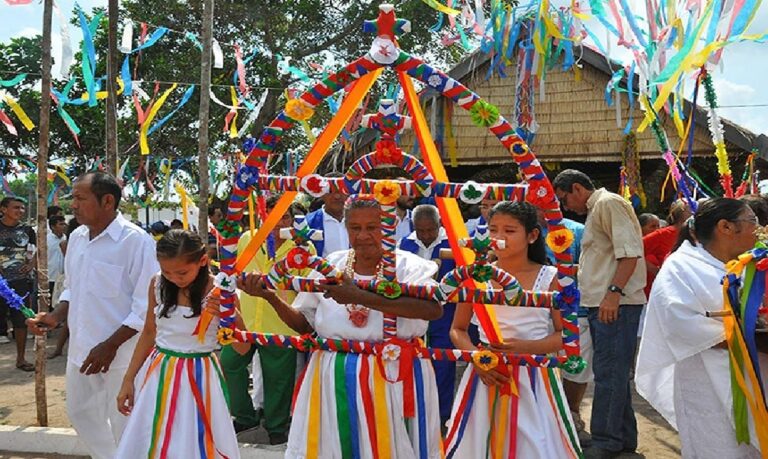 A Festa do Sairé, realizada há mais de 300 anos é uma das festividades mais tradicionais do Brasil