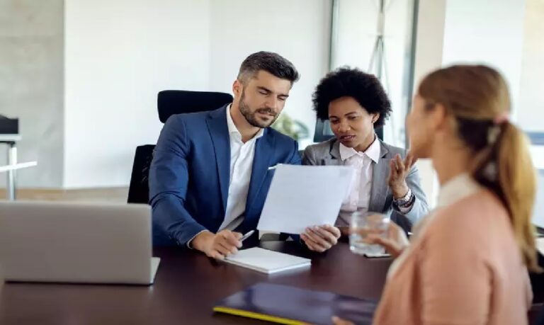 O que diferencia um freelancer de um empregado é a presença ou ausência de subordinação e habitualidade