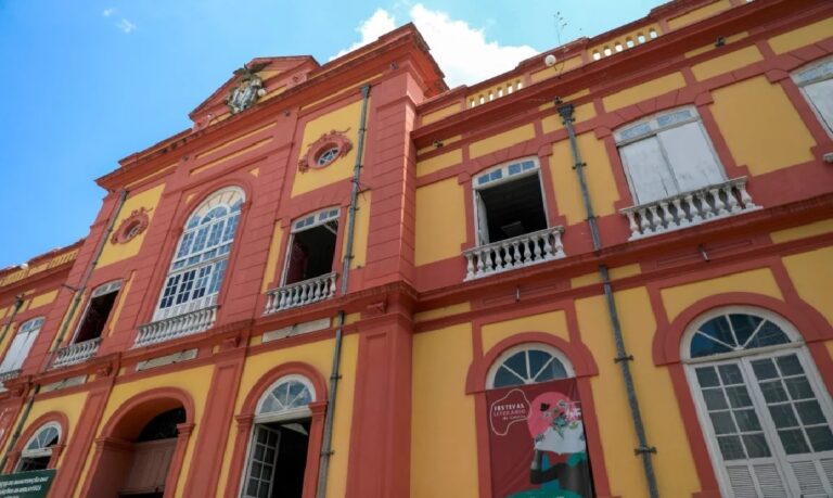 A agenda inclui um sarau no Hall do Teatro Amazonas, sessões de curtas-metragens e a estreia de um documentário no Cineteatro Guarany