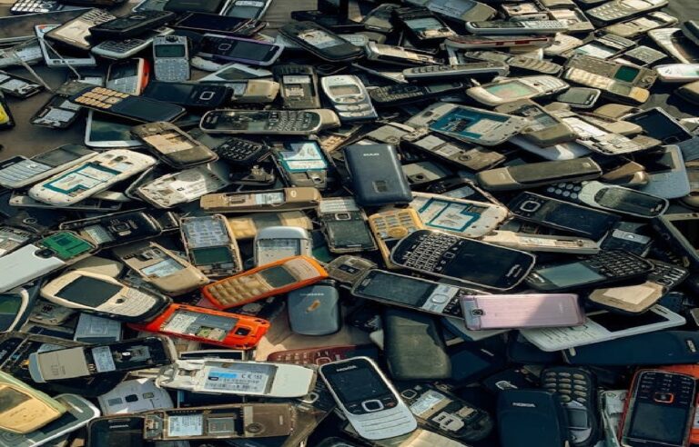 A proposta é buscar que um volume crescente de lixo eletrônico não vá parar no aterro e sim seja separado por componentes reciclados e que volte para a cadeia produtiva