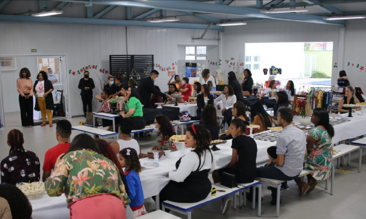Pesquisa realizada pelo Sebrae aponta que mulheres empreendedoras frequentemente recebem empréstimos menores com taxas de juros mais altas do que homens