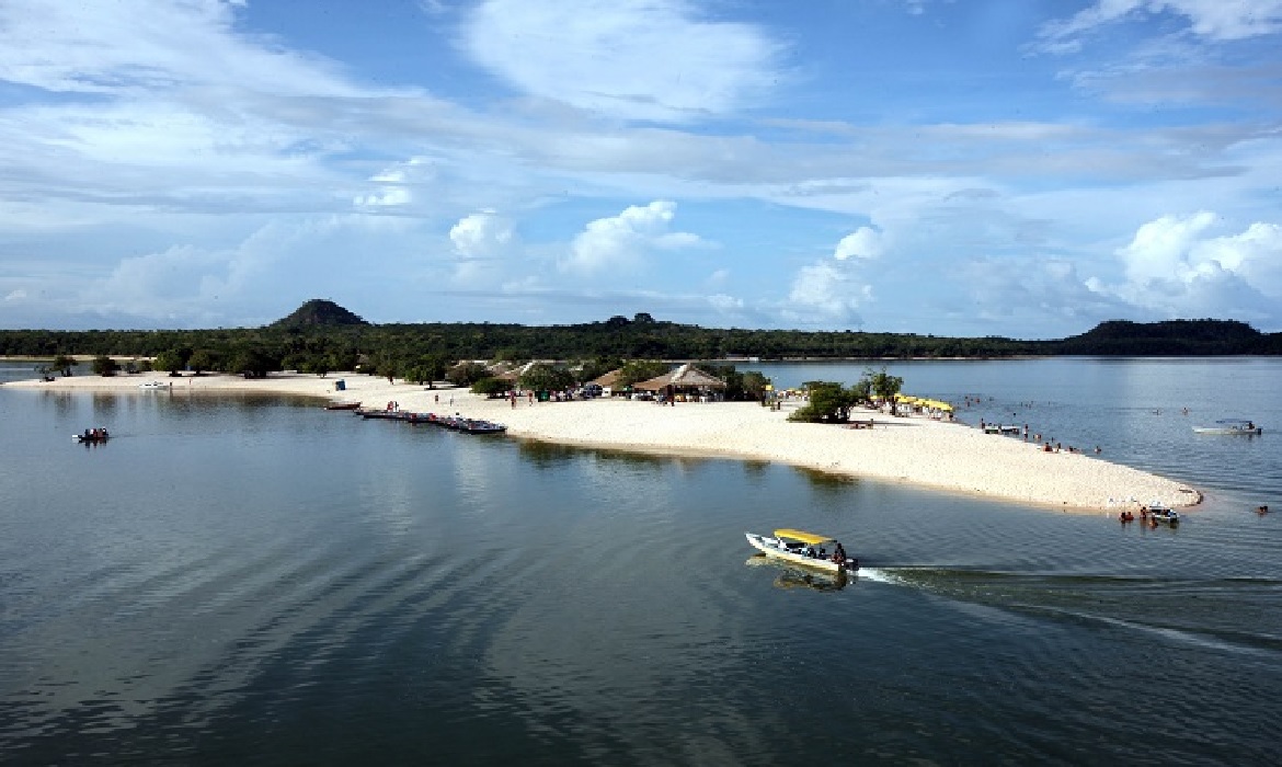 Muitos brasileiros começam a planejar suas viagens de fim de ano para aproveitar as festas e celebrar a virada com estilo.