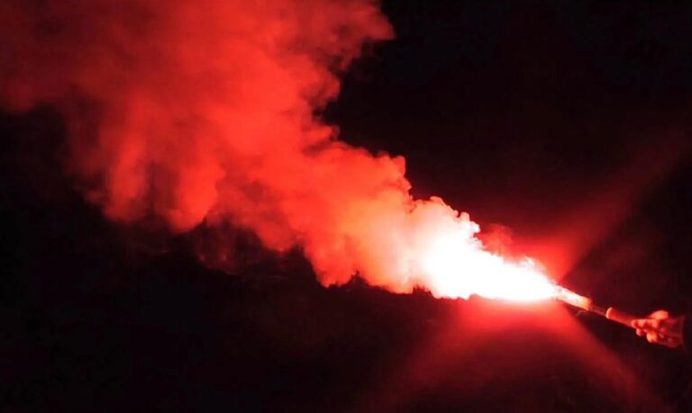 Rojões e sinalizadores estão proibidos no futebol desde 2013, um ano antes da Copa do Mundo sediada no Brasil.