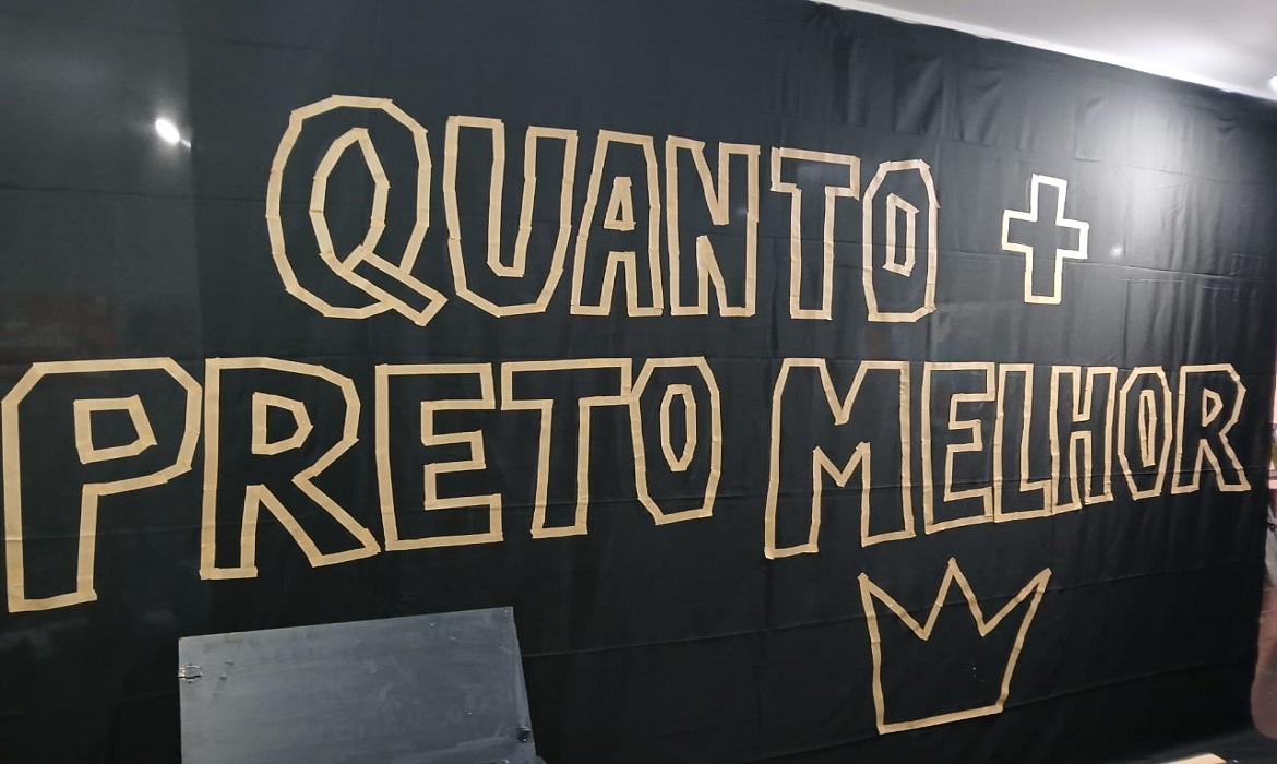O projeto tem a curadoria de Marcelo Rufi, artista e pesquisador reconhecido por sua atuação em projetos que valorizam as narrativas afro-amazônicas.