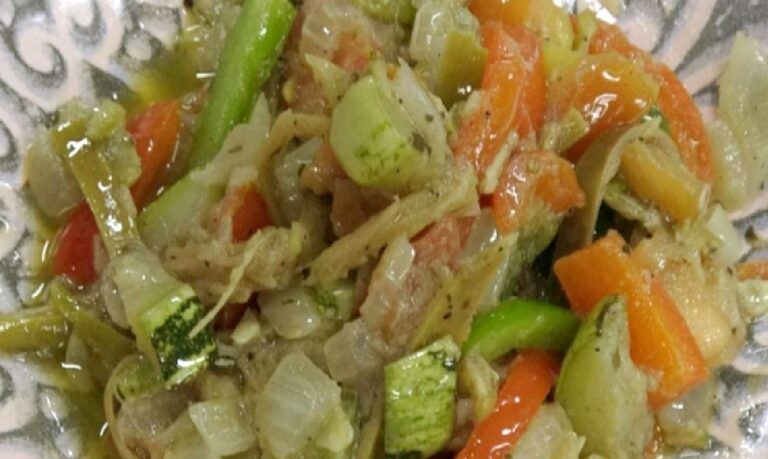 Caponata de casca de banana-verde: publicação traz receitas com aproveitamento integral dos alimentos.