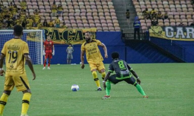 Em caso de empate, a classificação vai ser decidida nos pênaltis.