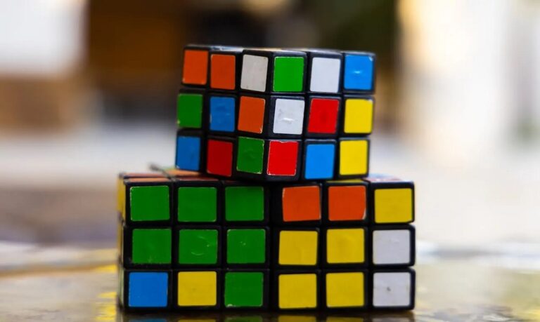 O envelhecimento é um processo caracterizado por diversas modificações no organismo, incluindo mudanças nas funções cognitivas.