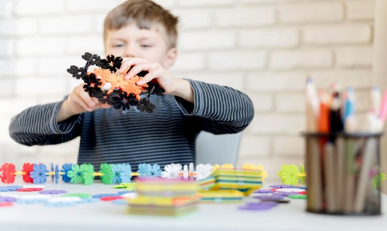 A Síndrome de Asperger (SA) é uma alteração no desenvolvimento que afeta a comunicação e a interação social.
