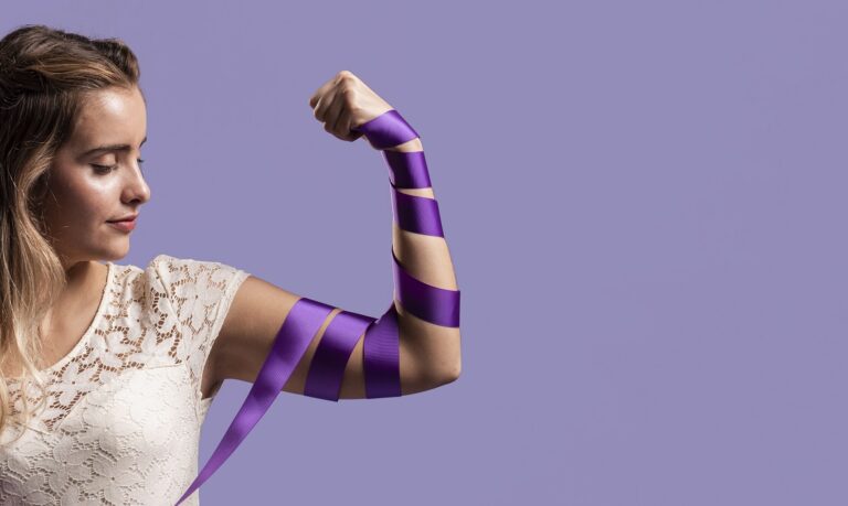 Fevereiro Roxo é uma campanha de conscientização sobre doenças crônicas, como o Alzheimer, a Fibromialgia e o Lúpus.