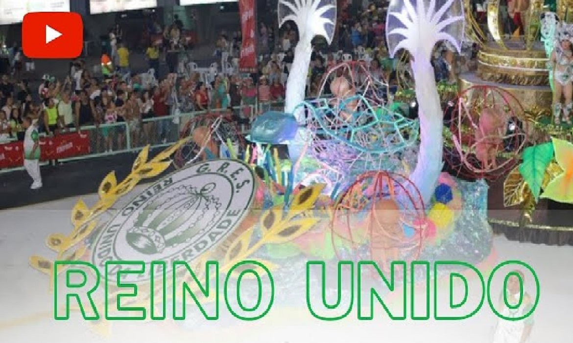 Situada na Zona Sul de Manaus, a Escola do Morro da Liberdade trouxe para a avenida uma celebração das religiões de matriz africana.