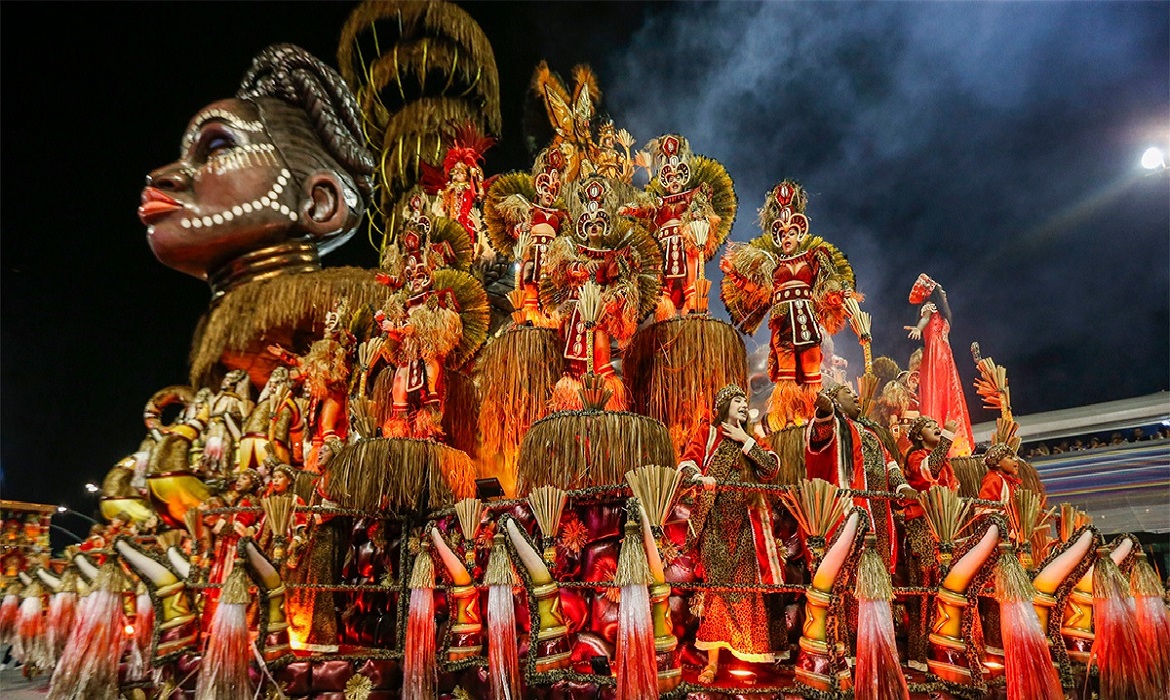 A partir da década de 2010, escolas de samba passaram a dar mais visibilidade a temas relacionados à história e à cultura da África e dos afrodescendentes.