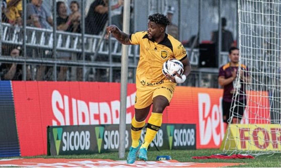 No retorno ao Zamith, Onça-pintada teve um gol anulado no 1 a 1 diante da equipe goianiense.