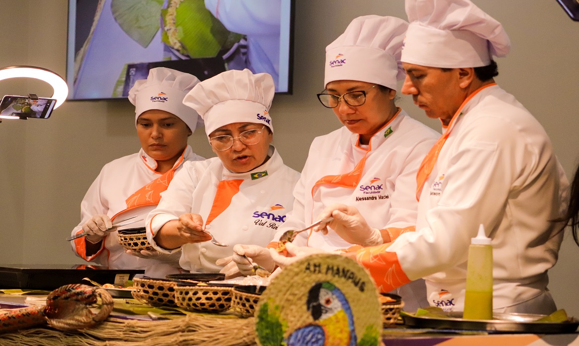 A programação contempla palestras, painéis e aulas-show, abordando desde técnicas culinárias avançadas e o uso de ingredientes amazônicos.