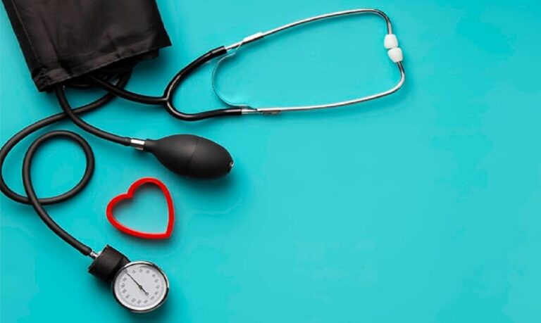Cardiologista da Hapvida alerta sobre os riscos da pressão alta e orienta sobre medidas preventivas.