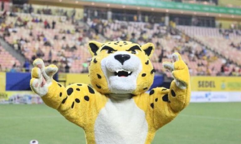 O Campeonato Brasileiro Série B é equivalente à Segunda Divisão do sistema de liga do futebol brasileiro.