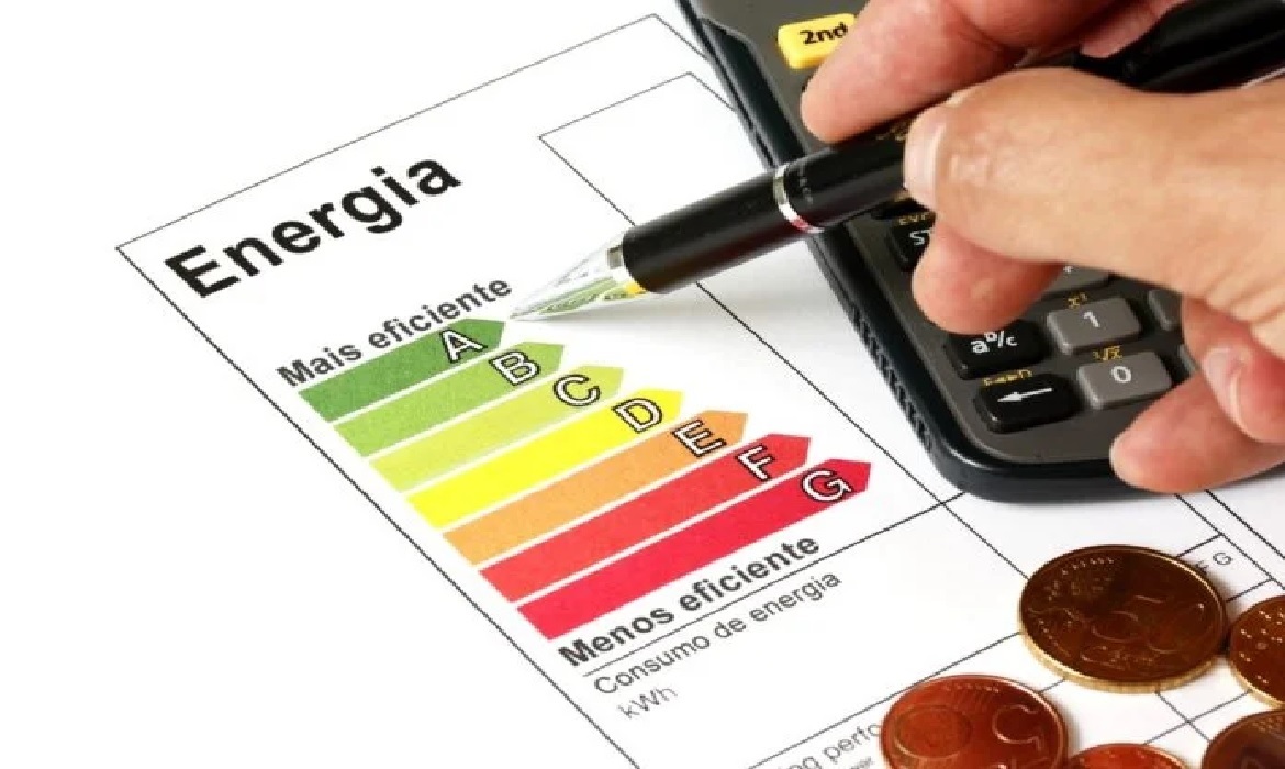 Instale o aparelho corretamente para evitar sobrecargas e assim garantir a segurança de todos que residem no local.
