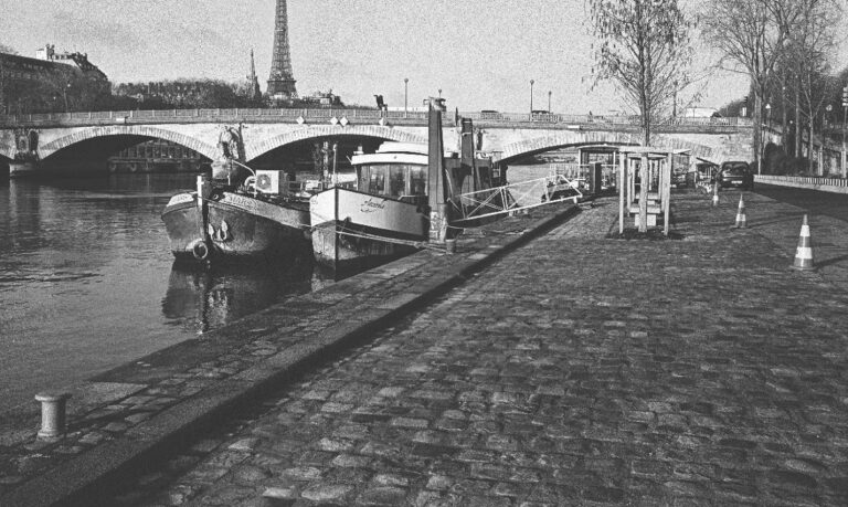 O projeto é inspirado na tradição dos fotógrafos que registravam a cidade caminhando sem rumo, observando livremente a paisagem urbana.