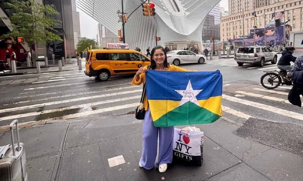 Com talento e ousadia em excesso, a artista leva sua arte pelo mundo.