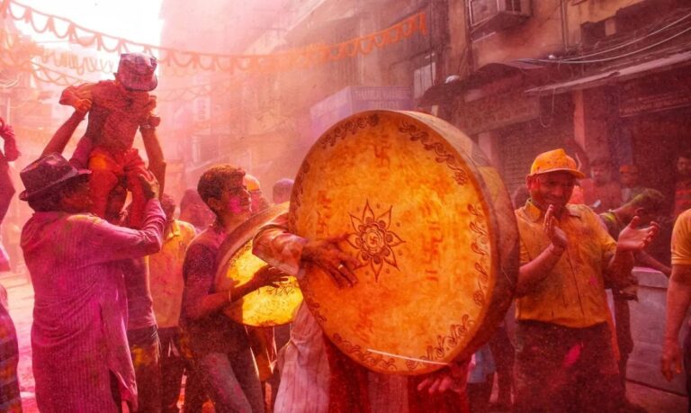 Cabe ao poder público garantir o acesso de pessoas idosas a bens e serviços culturais, incluindo produções de artistas idosos.