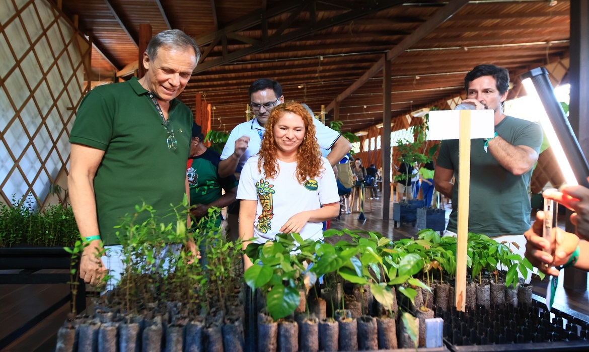 É necessário fomentar um outro modelo, com a floresta de pé, os rios limpos, promovendo a vida.