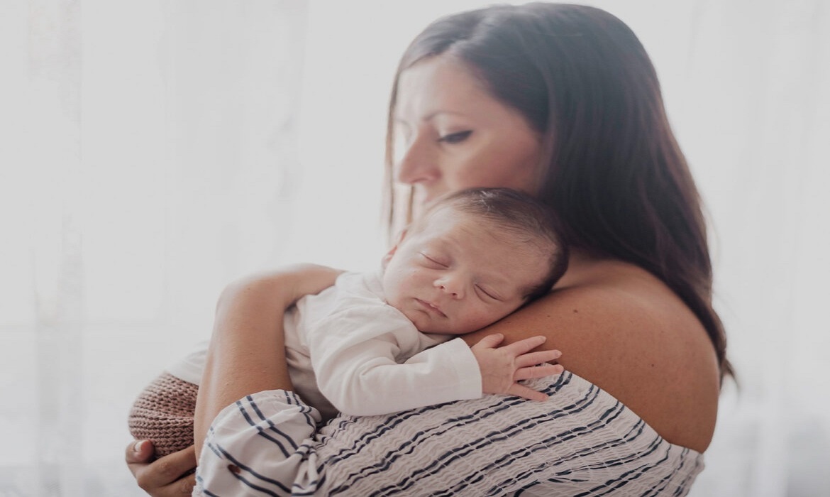 A Organização Mundial da Saúde (OMS) recomenda o aleitamento materno exclusivo até os seis meses de idade, tornando o direito à creche um aliado essencial para a saúde e o desenvolvimento infantil.