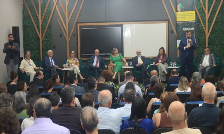 Encontro em Manaus reforça papel da ciência amazônica no combate à crise climática.
