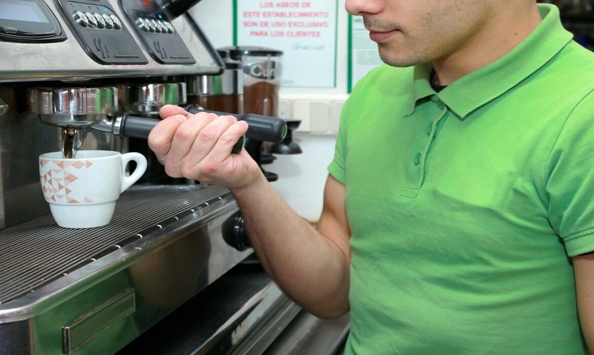 O setor de serviços foi o que registrou o maior volume de novos postos de trabalho no mês de junho.