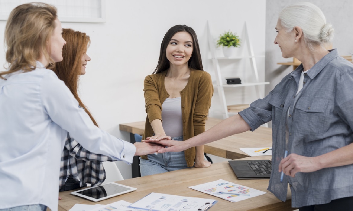 Especialistas apontam que barreiras persistem e exigem compromissos reais das lideranças para transformar a cultura corporativa.