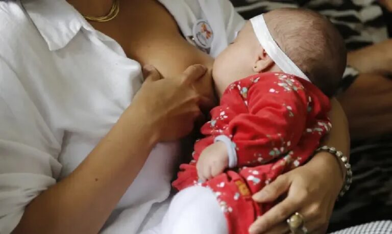 O leite materno é considerado o alimento ideal para o bebê, pois fornece todos os nutrientes necessários para o seu desenvolvimento.