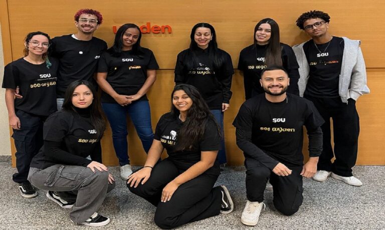 Dezesseis estudantes dos cursos de Jornalismo, Design, Publicidade e Propaganda, Administração, Arquitetura e Urbanismo participaram de uma visita técnica exclusiva aos bastidores da turnê Tardezinha.