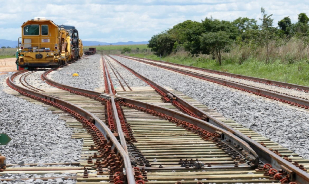 Projetos do PAC e do Plano Nacional de Ferrovias querem acelerar obras e ampliar o transporte sobre trilhos no país.