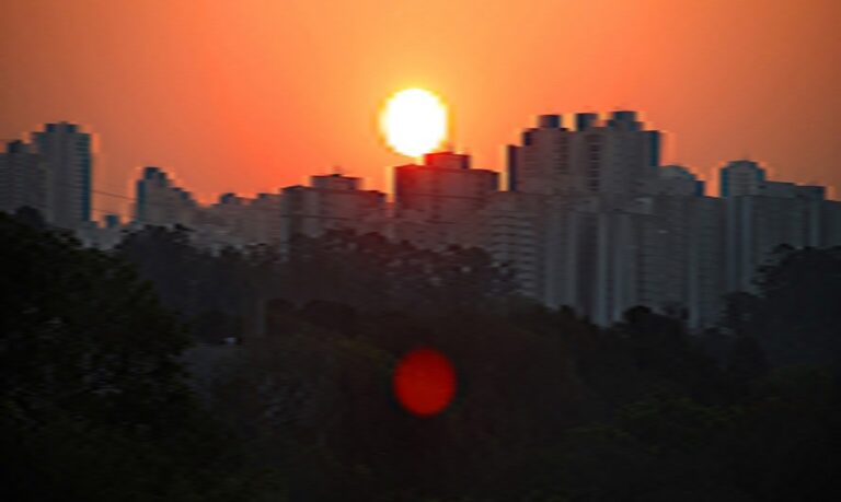 Já em Florianópolis (SC), o alerta está na intensidade, com ondas de calor até três vezes mais severas do que as registradas atualmente.
