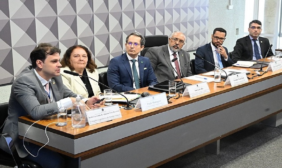 O Estatuto do Trabalho, em análise na Câmara dos Deputados, tem ampliado o debate sobre os impactos da Inteligência Artificial (IA) no mercado de trabalho e nas relações entre empregadores e empregados.