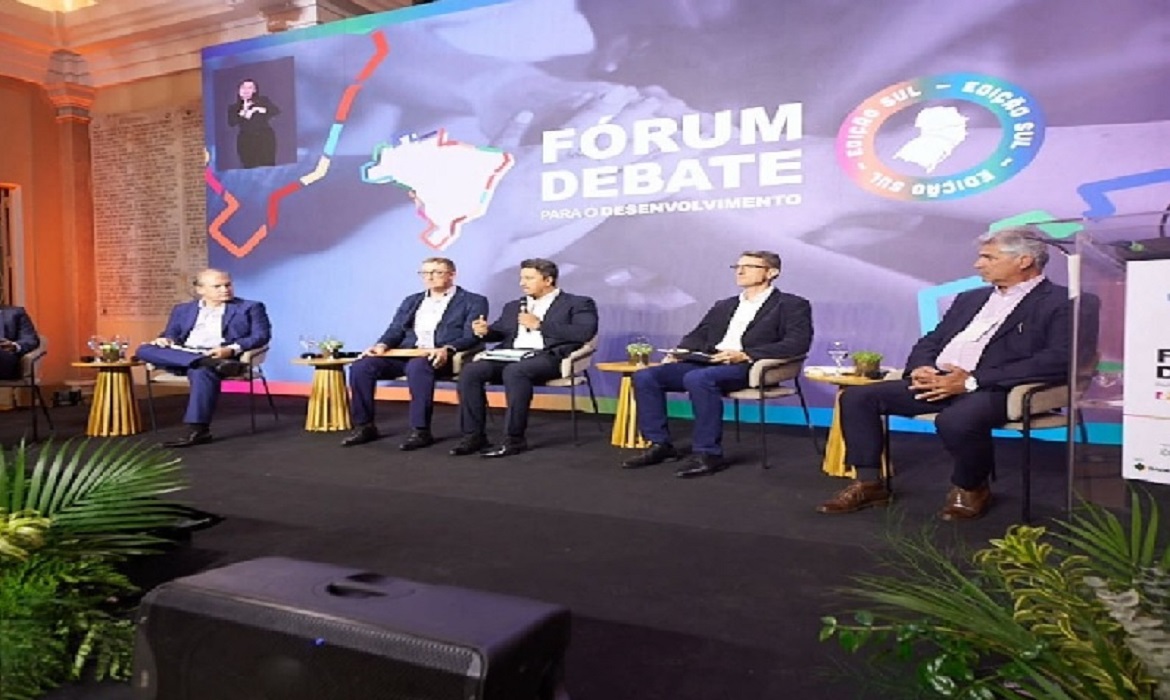 O Fórum Debate busca fortalecer a cooperação entre diferentes setores e identificar estratégias conjuntas para enfrentar os desafios regionais.