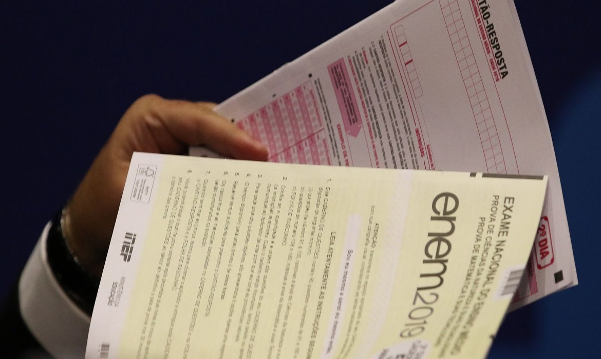 A estratégia recomendada é tentar acertar tanto as questões fáceis quanto as difíceis.