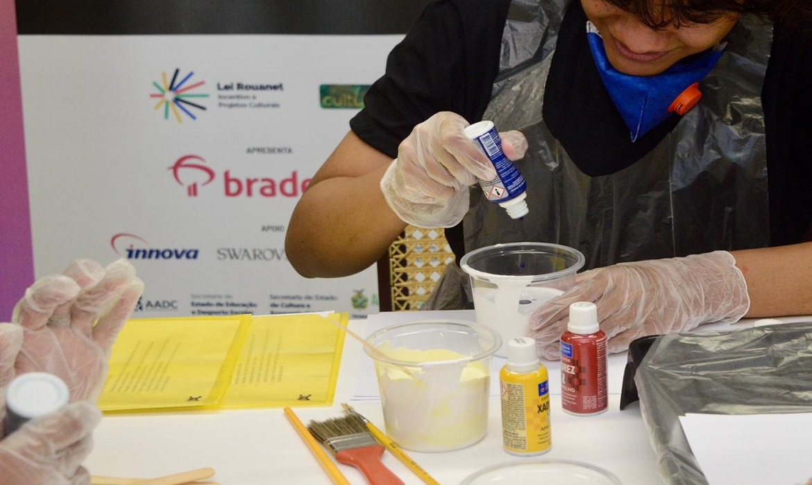 A iniciativa busca capacitar talentos locais e ampliar as oportunidades de atuação no setor cultural, incentivando o aprendizado prático e o desenvolvimento artístico.