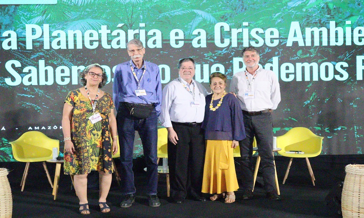 Estudos do Inpa indicam que a Amazônia se aproxima de um possível colapso ambiental.