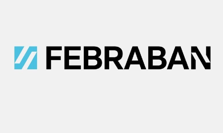 A Febraban orienta os clientes a se organizarem com antecedência para evitar imprevistos nos dias de feriado.