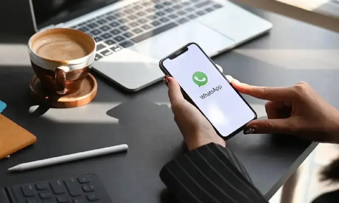Os cursos gratuitos do Sebrae pelo WhatsApp chegam direto ao celular de quem empreende e precisa de orientação rápida e prática. É conteúdo pensado para a rotina corrida do pequeno negócio.
