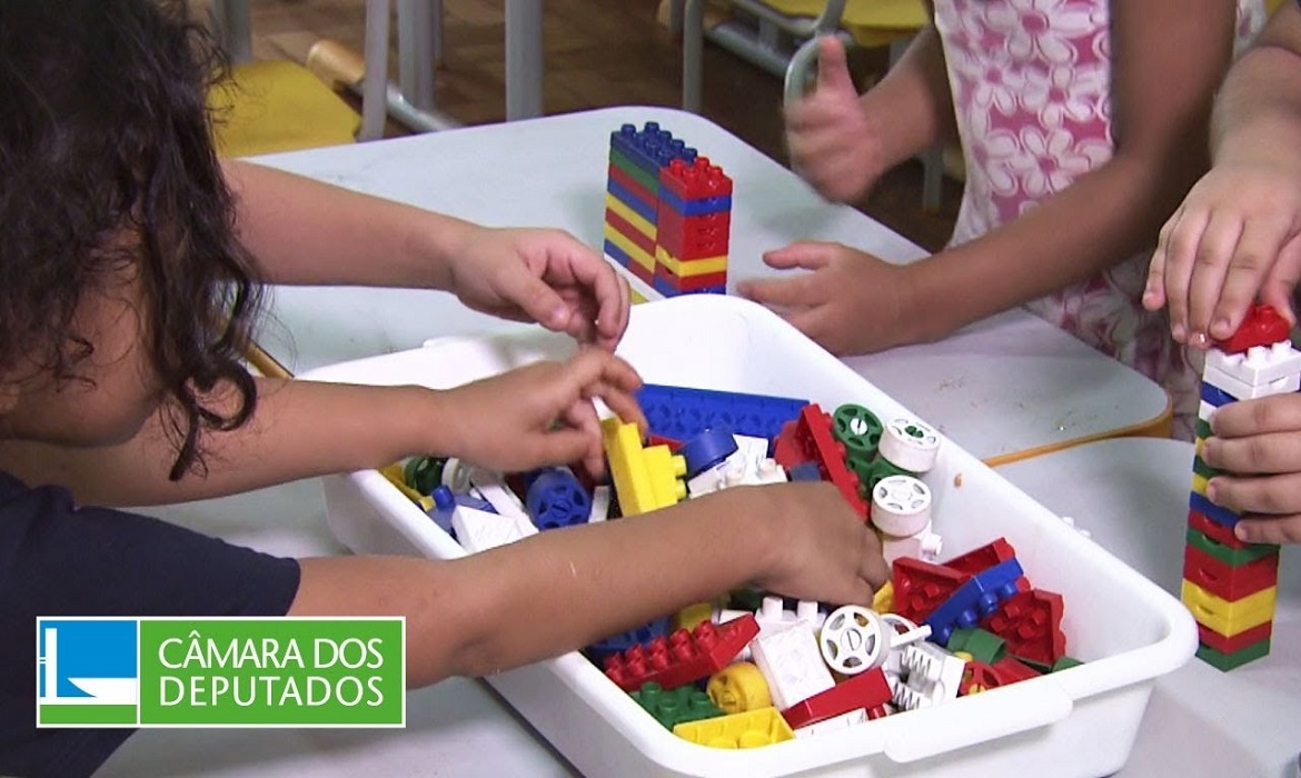 A ideia é ampliar vagas na educação infantil e dar mais segurança para mães e pais que precisam trabalhar.