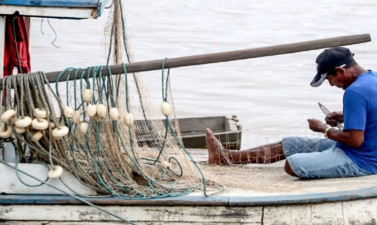 A proposta do governo prevê mudanças no acesso ao Seguro Defeso, incluindo a exigência de dados biométricos dos pescadores para receber o benefício.