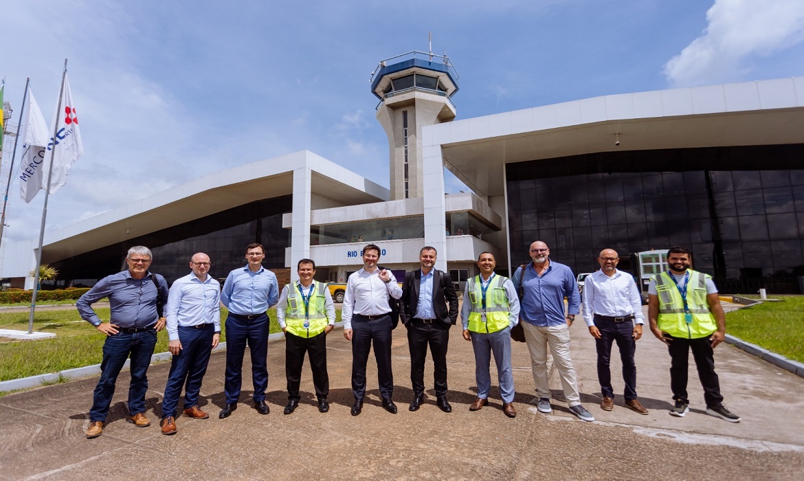 Démi Maumon de Longevialle assumiu o cargo no ano passado e visita os aeroportos da Amazônia pela primeira vez como CEO.