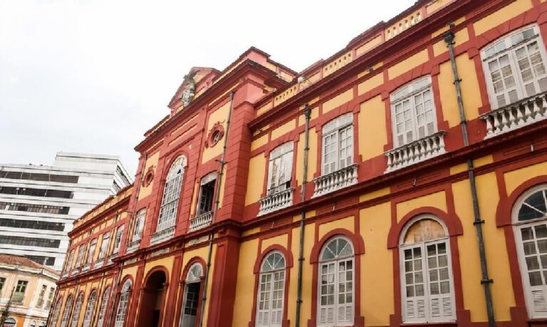 Serviço volta no Dia da Biblioteca e aproxima leitores dos livros.