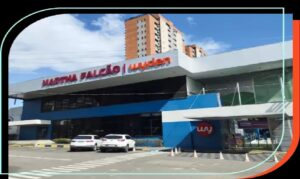 Confraternização marca encontro entre educadores e cidadãos em noite de emoção.