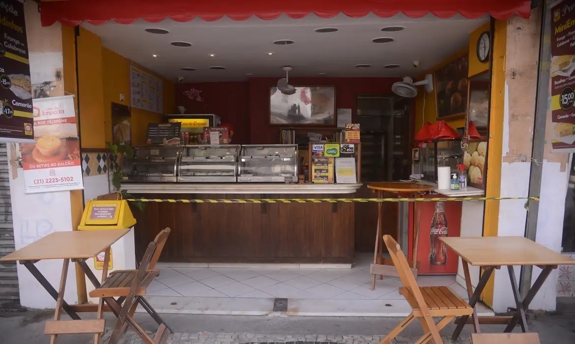 Projeto também prevê a possibilidade de contratação de até dois empregados.