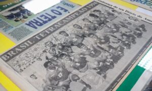 Mostra gratuita resgata momentos marcantes do futebol e aproxima o público da história.