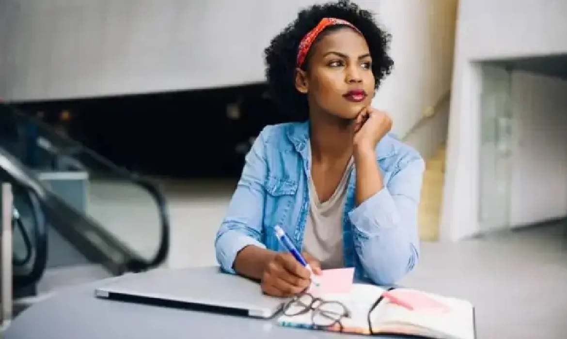 Desigualdade no empreendedorismo expõe desafios estruturais enfrentados por mulheres negras no país.