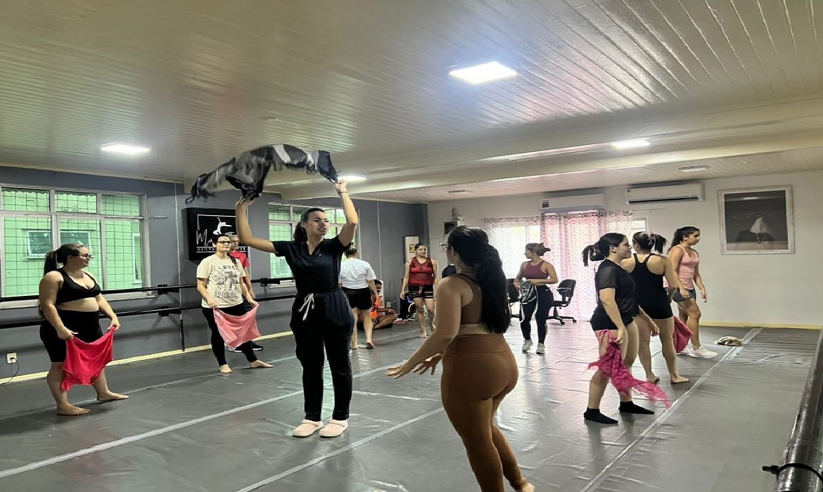 Projetos aproximam universidade e comunidade em ações práticas.