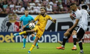 Gol de Nico Schiappacasse garante vitória importante diante do Santa Cruz.