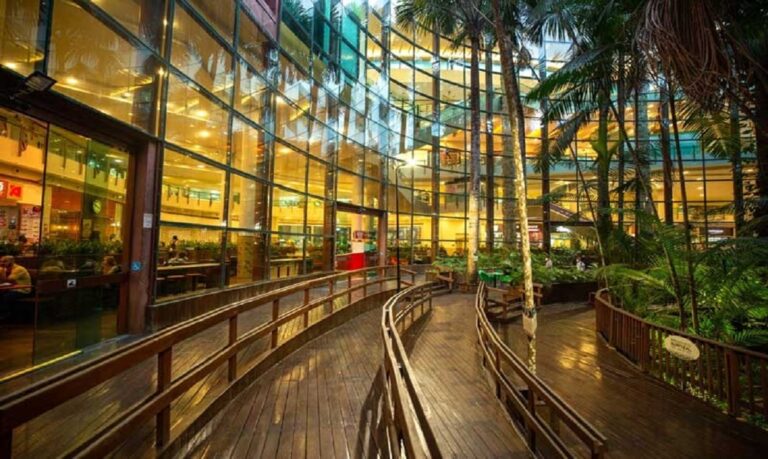 Exposição artística e brindes exclusivos completam as ações do Programa de Benefícios em clima de celebração.